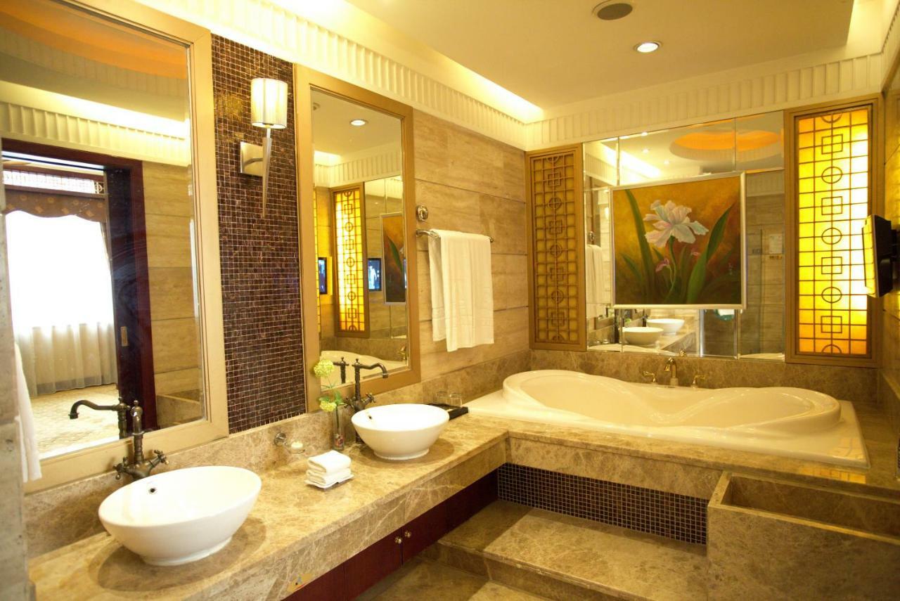 Harbour Metropolis Hotel Foshan Exterior photo